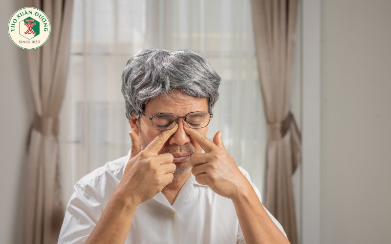 Co giật mí mắt khi nào là bất thường?